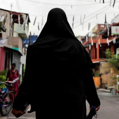 Sri Lanka to ban burqa and close 1,000 Islamic schools