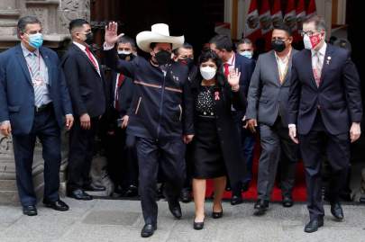 President Pedro Castillo accompanied by his wife on arrival at the Government Palace for the Investiture ceremony. Photo: EFE