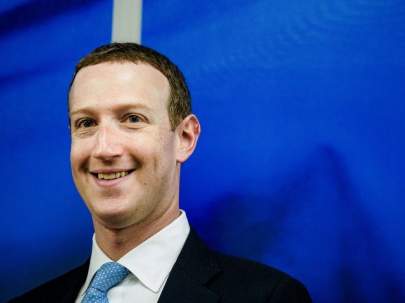 Mark-Zuckerberg-Facebook-creepy-smile-640x480 (1)