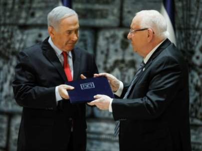 Reuven-Rivlin-Benjamin-Netanyahu-book-afp-640x480