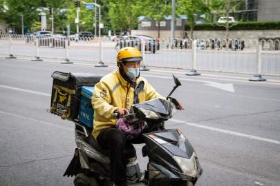 China’s tech clampdown is affecting companies such as the food-delivery app Meituan, which is facing pressure to better protect its delivery drivers. PHOTO: YAN CONG/BLOOMBERG NEWS