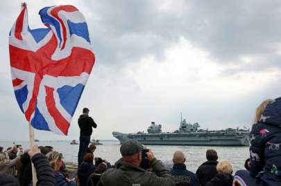 The Royal Navy's flagship, HMS Queen Elizabeth, leaves Portsmouth Naval Base on the south coast of England, on May 1 Photo: AFP / Adrian DENNIS